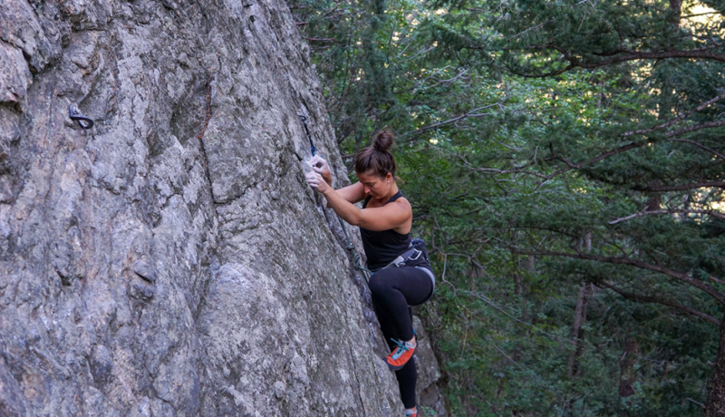 stephanie-leigh-kemp-rock-climbing-in-colorado