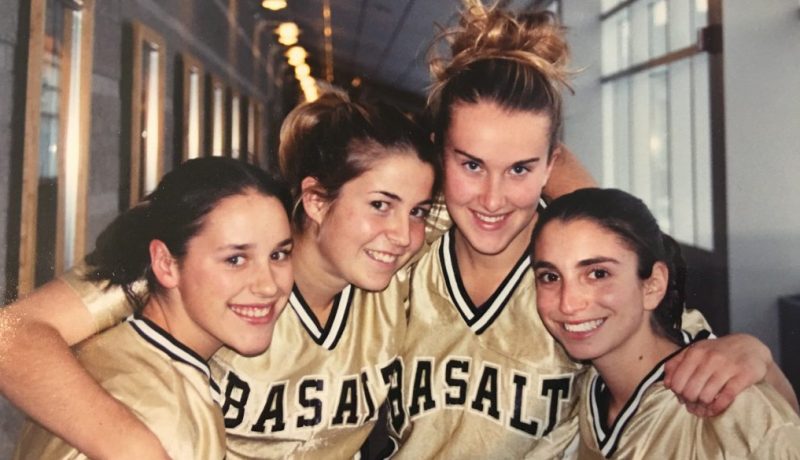 teenage-Stephanie-Kemp-with-Basalt-basketball-teammates